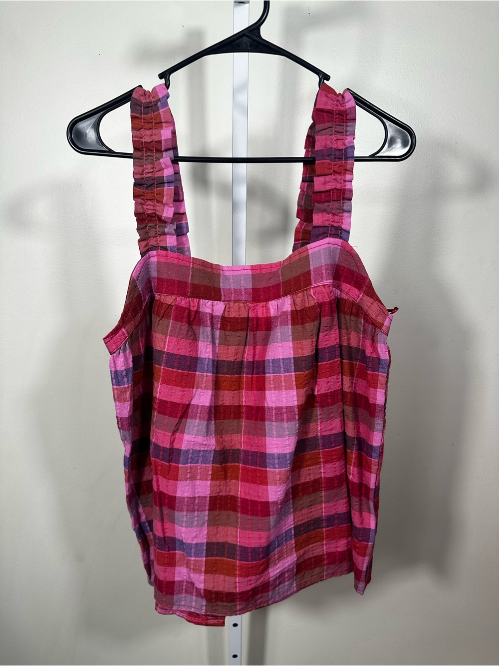 G81. Isaac Mizrahi New York Pink Purple Plaid Ruffle Strap Button Back Tank M